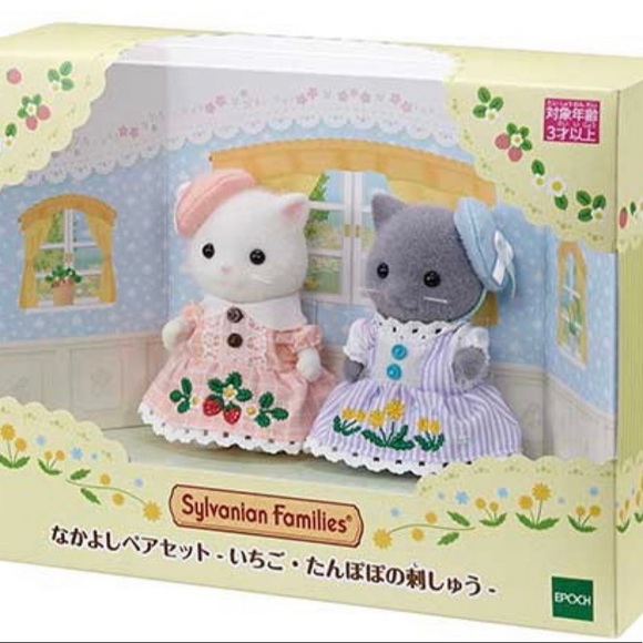 Calico Critters Strawberry and Dandelion Embroidery Limited Edition Gift Set - Picture 11 of 11